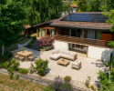 Maison individuelle avec vaste terrasse et échappées sur le lac