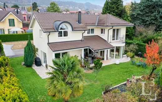 Rare! Villa familiale avec jardin proche du centre-ville de Rolle