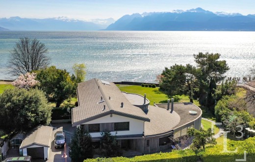 Propriété pied dans l'eau avec ponton d'amarrage privé