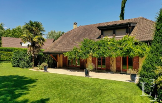 Spacieuse maison avec jardin arboré